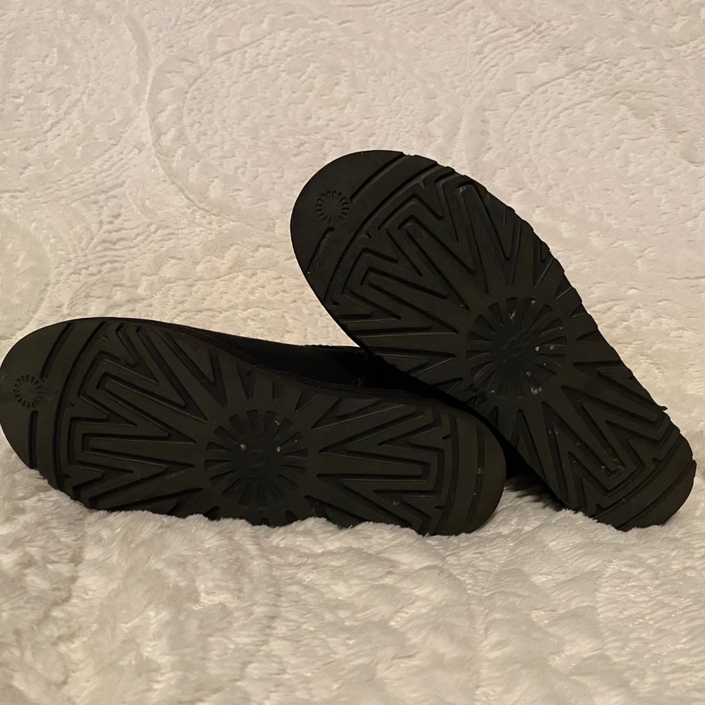 UGG Classic Mini Boot - Picture 3 of 5